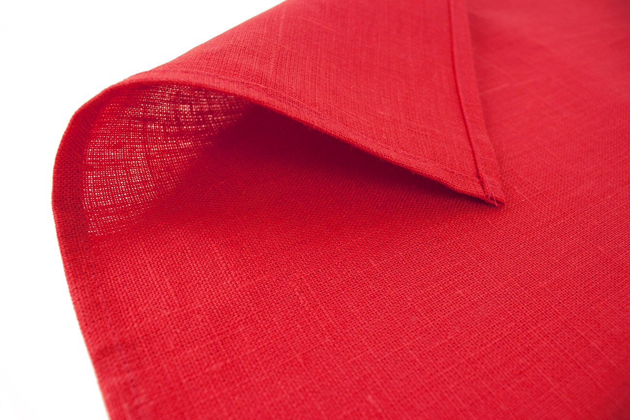 Купить красный вариант. Кусок красной ткани. Красный лен ткань. Красный лоскут ткани. Красная тряпка.